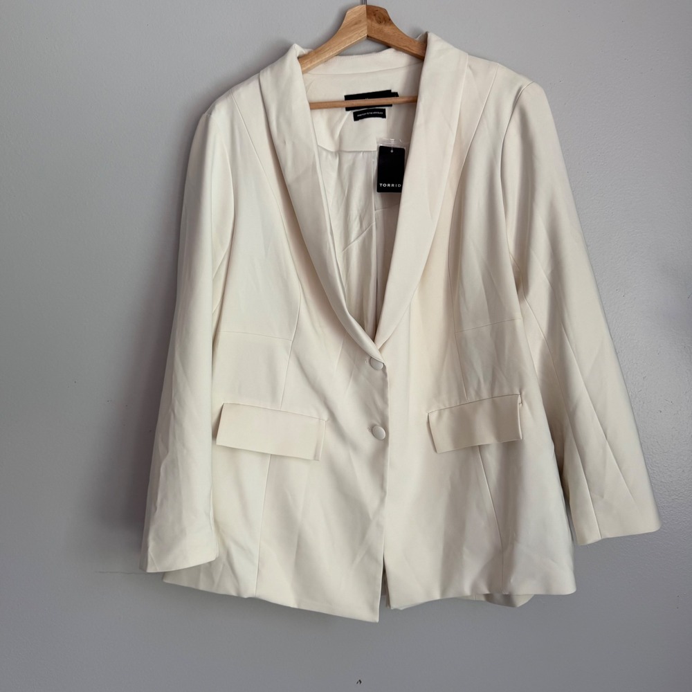 NWT Torrid Studio Soho Refined Crepe Classic Blazer Pristine White 3 3X 22-24